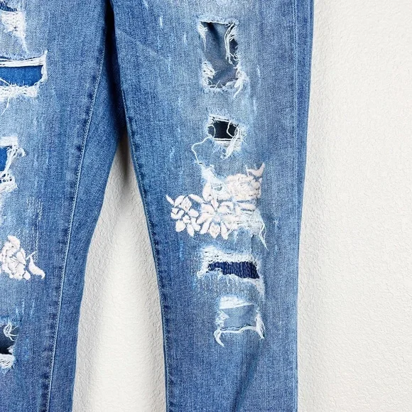 GUESS Embroidered Floral Distressed Hugh Rise Skinny Jeans Sz 26 - Picture 3 of 10